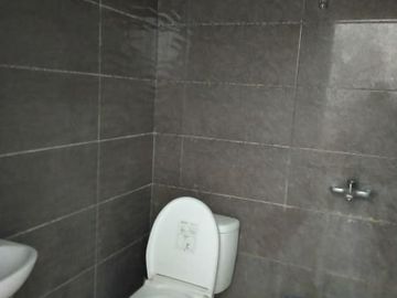 Rumah second 2 lt strategis di Mampang Depok 1,2 M