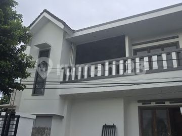 Rumah Mewah Baru Renovasi Posisi Hook di BSD Nusaloka, Tangerang