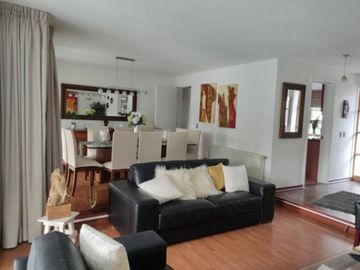 ESPECTACULAR Y AMPLIA CASA EN EXCLUSIVO CON...