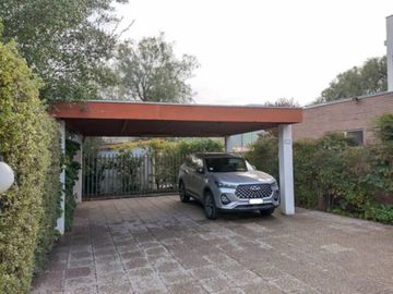 ESPECTACULAR Y AMPLIA CASA EN EXCLUSIVO CON...