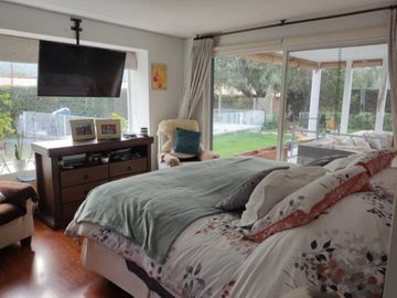 ESPECTACULAR Y AMPLIA CASA EN EXCLUSIVO CON...