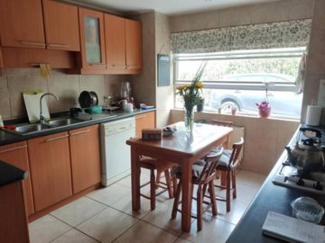 ESPECTACULAR Y AMPLIA CASA EN EXCLUSIVO CON...