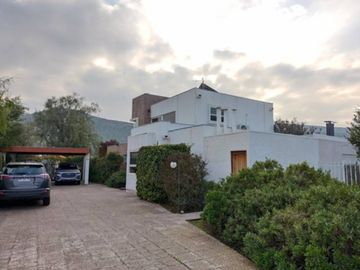 ESPECTACULAR Y AMPLIA CASA EN EXCLUSIVO CON...