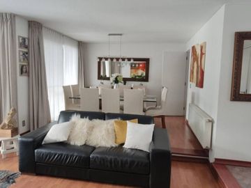 ESPECTACULAR Y AMPLIA CASA EN EXCLUSIVO CON...