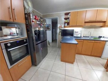 ESPECTACULAR Y AMPLIA CASA EN EXCLUSIVO CON...