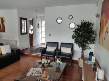 ESPECTACULAR Y AMPLIA CASA EN EXCLUSIVO CON...