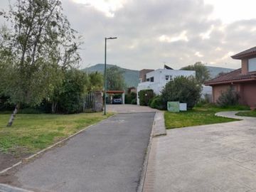 ESPECTACULAR Y AMPLIA CASA EN EXCLUSIVO CON...