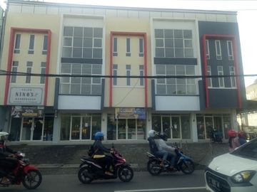 Jual ruko baru, ada 3 unit jejer, raya dukuh kupang utara