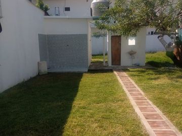 Linda propiedad Mata de uva con construcción  a 50 mts de la playa 1200m2
