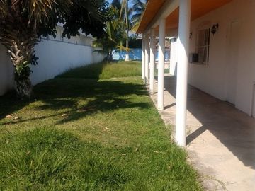 Linda propiedad Mata de uva con construcción  a 50 mts de la playa 1200m2
