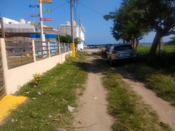Linda propiedad Mata de uva con construcción  a 50 mts de la playa 1200m2