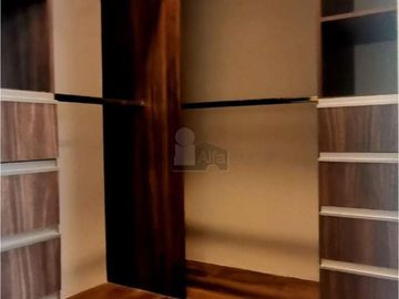 Casa en Venta en FracVilla Asturiana, León Gto.a 700m del puente del Milenio Modelo OVIEDO.