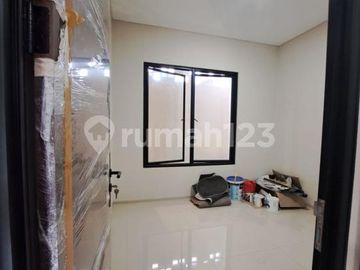 Dijual Rumah Cantik Brand New Fasad Modern Contemporer di Nusa Loka BSD City