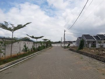 RUMAH Minimalis Plafon Tinggi dan Ruang Tamu Luas lebih Adem dan Sehat Lokasi Cipatik Nanjung