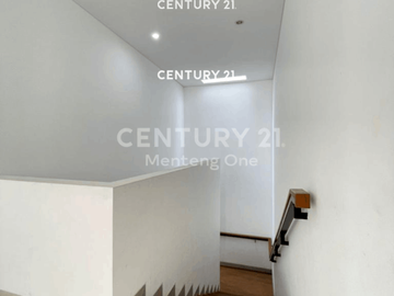 Brand New House Menteng Modern Minimalist