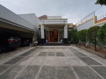 RUMAH BARU dan MEWAH at Jl SAWO CIPETE, JAKSEL, S.POOL, GAZEBO