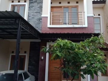BUC! RUMAH 2 LANTAI SIAP HUNI DEKAT UII YOGYAKARTA