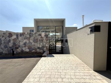 Casa en venta de 5 dorm. en Lo Barnechea