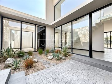 Casa en venta de 5 dorm. en Lo Barnechea