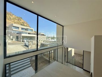 Casa en venta de 5 dorm. en Lo Barnechea