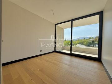Casa en venta de 5 dorm. en Lo Barnechea