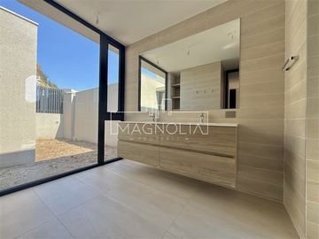 Casa en venta de 5 dorm. en Lo Barnechea