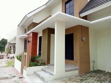 Rumah 1 lantai Desain Unik One Gate System Dekat Candi Plaosan