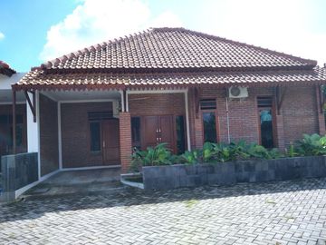 rumah etnik sleman yogyakarta dekat tugu dan malioboro