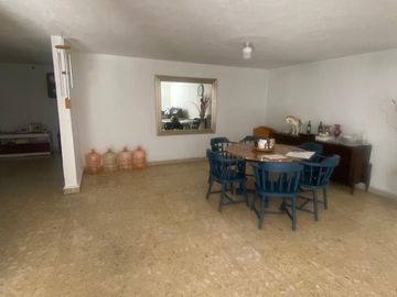 Amplio y bien ubicado departamento, remodelable