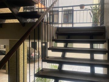 Amplio y bien ubicado departamento, remodelable