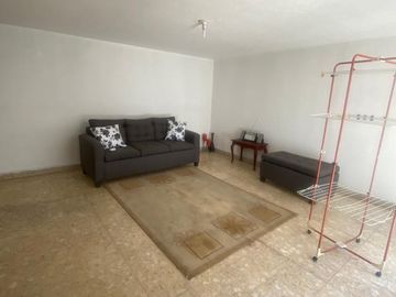 Amplio y bien ubicado departamento, remodelable