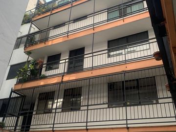 Amplio y bien ubicado departamento, remodelable