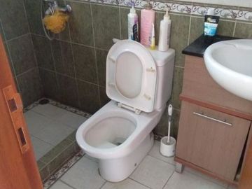 Dijual Rumah Pondok Indah Lantai Full Marmer