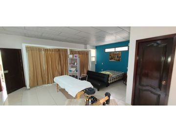 En venta hermosa casa familiar en zona comercial