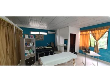 En venta hermosa casa familiar en zona comercial