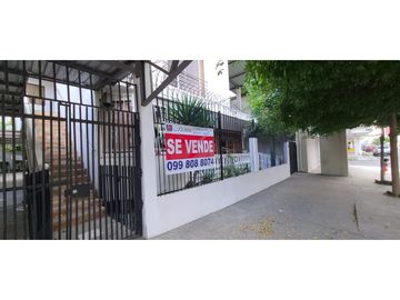 En venta hermosa casa familiar en zona comercial