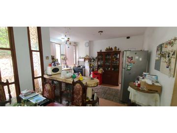 En venta hermosa casa familiar en zona comercial