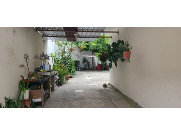 En venta hermosa casa familiar en zona comercial
