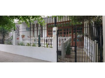 En venta hermosa casa familiar en zona comercial