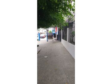 En venta hermosa casa familiar en zona comercial