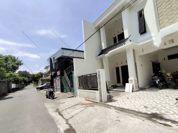 Rumah Dekat Hotel Hyat Jalan Palagan Lempongsari