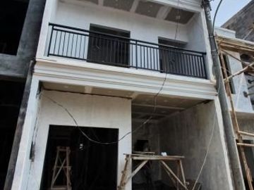 Rumah DiJual Jagakarsa Baru 3 Lantai Harga terjangkau