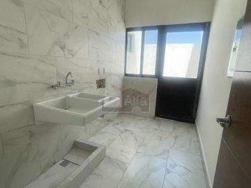 Casa en venta ubicada en Fracc. La Escondida