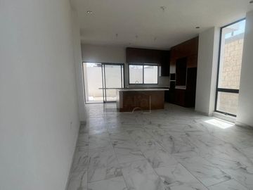 Casa en venta ubicada en Fracc. La Escondida