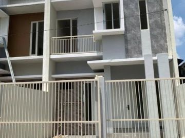 Rumah Bendul Merisi, New Minimalis, Siap Huni, Row 2 Mobil