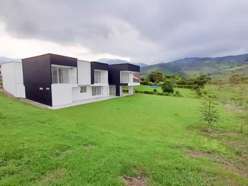 VENTA DE CASA CAMPESTRE PARA ESTRENAR EN LA PARCELACIÓN MONTEARROYO UBICADO EN LA PARTE RURAL DE GUADALAJARA DE BUGA VALLE