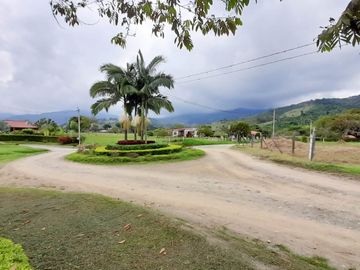VENTA DE CASA CAMPESTRE PARA ESTRENAR EN LA PARCELACIÓN MONTEARROYO UBICADO EN LA PARTE RURAL DE GUADALAJARA DE BUGA VALLE
