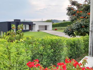 VENTA DE CASA CAMPESTRE PARA ESTRENAR EN LA PARCELACIÓN MONTEARROYO UBICADO EN LA PARTE RURAL DE GUADALAJARA DE BUGA VALLE
