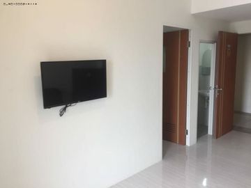 Apt. Puncak Dharmahusada 2BR Hadap Selatan, Full Furnish
