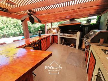 Casa en venta de 4 dorm. en Colina